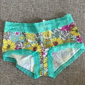 NWT Victoria Secret BODY Boy Short - Small